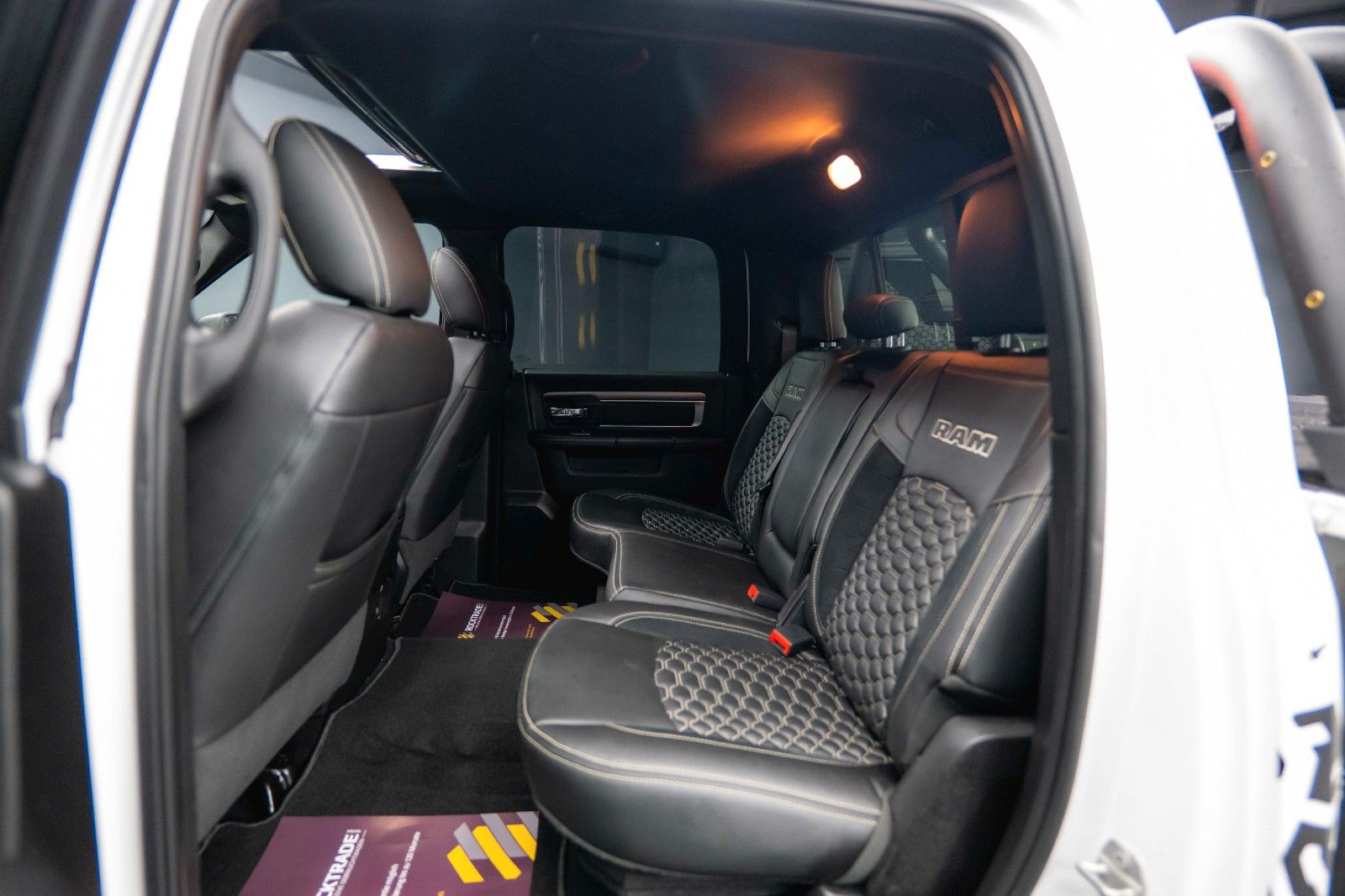 Fahrzeugabbildung Dodge RAM 5.7 V8 HEMI 4x4 OFFROAD Night-Paket *LED*AHK