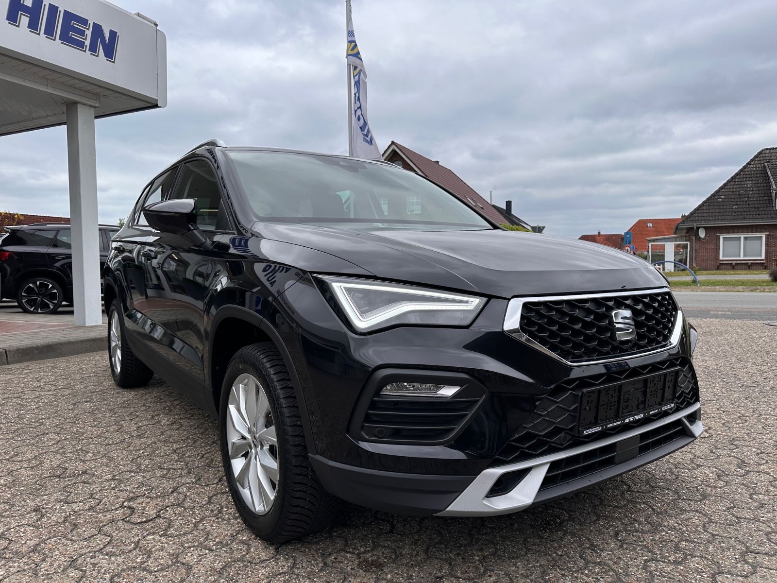 Fahrzeugabbildung SEAT Ateca 1.5 TSI Style DSG AHK/Navi/ACC/LED/SHZ/APP