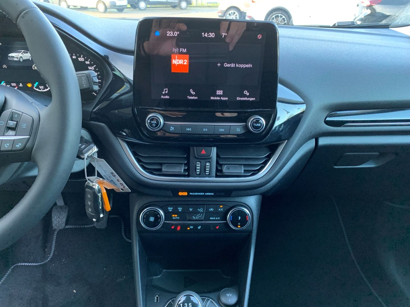Fahrzeugabbildung Ford Fiesta Titanium 1.0 EcoBoost, Sitzheizung, Lenkr