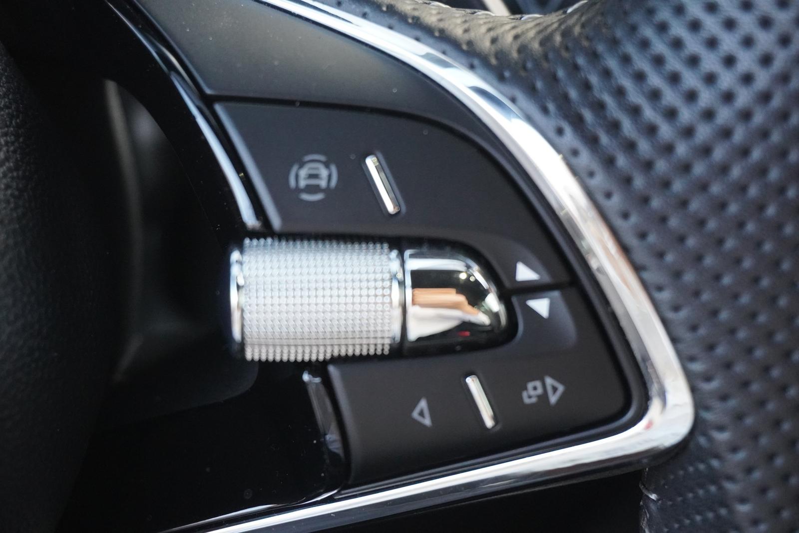 Skoda Karoq 1.5 TSI DSG Sportline LED Navi Kamera