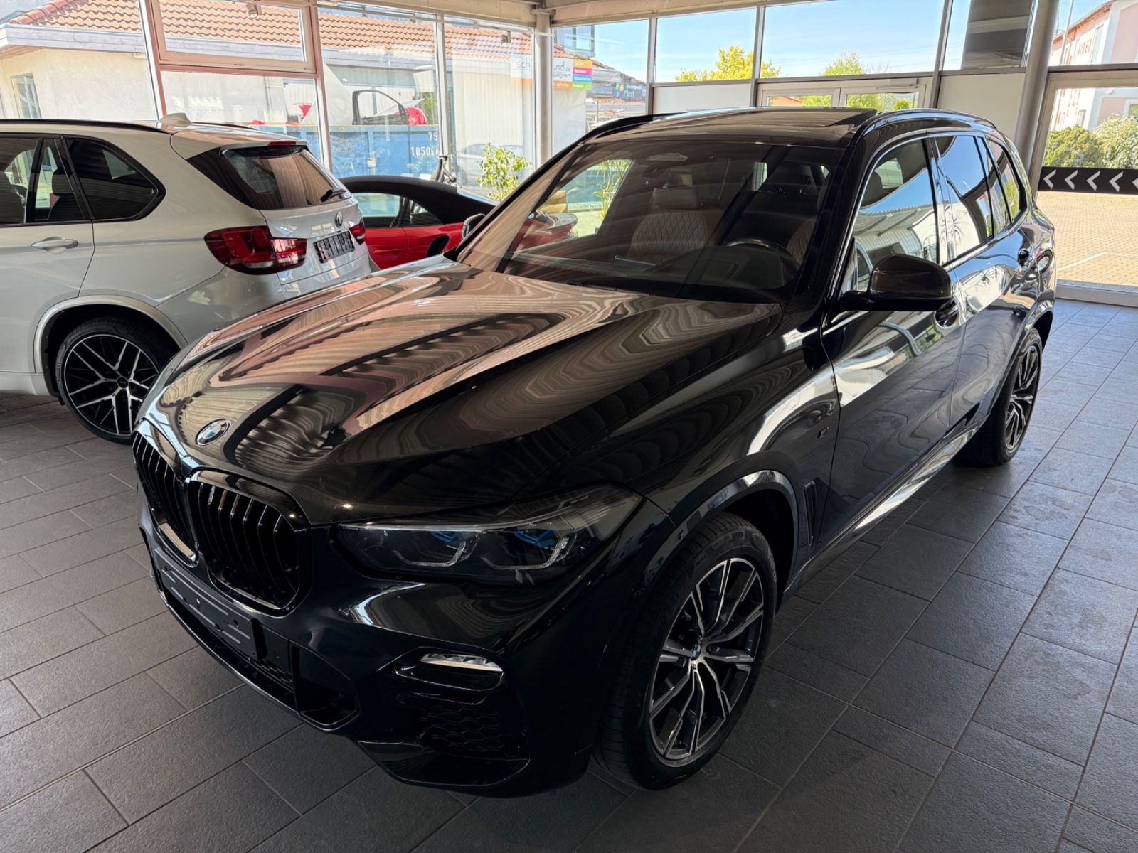 Fahrzeugabbildung BMW X5 xDrive40d M Sport*AHK*StandHz*SkyL*H/K*Laser*