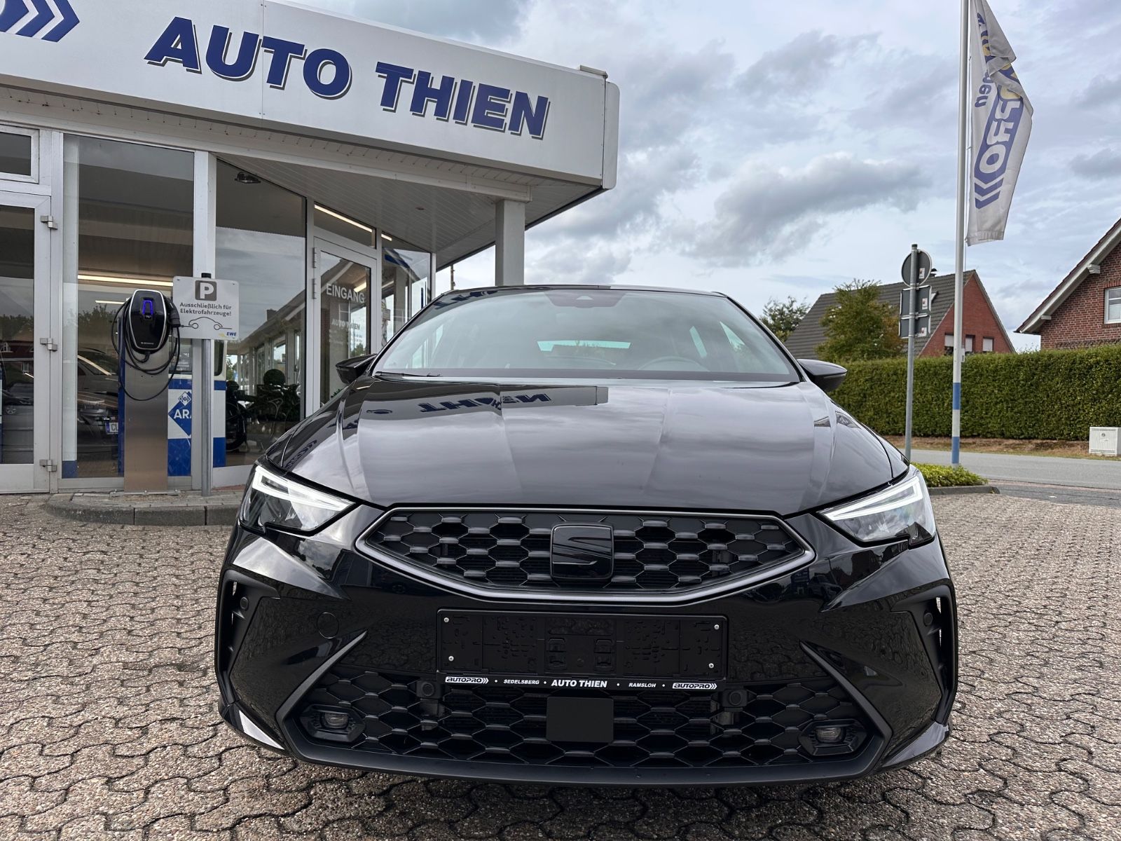 Fahrzeugabbildung SEAT Ibiza 1.0 TSI FR Black Edition DSG ACC/LED/Kamer