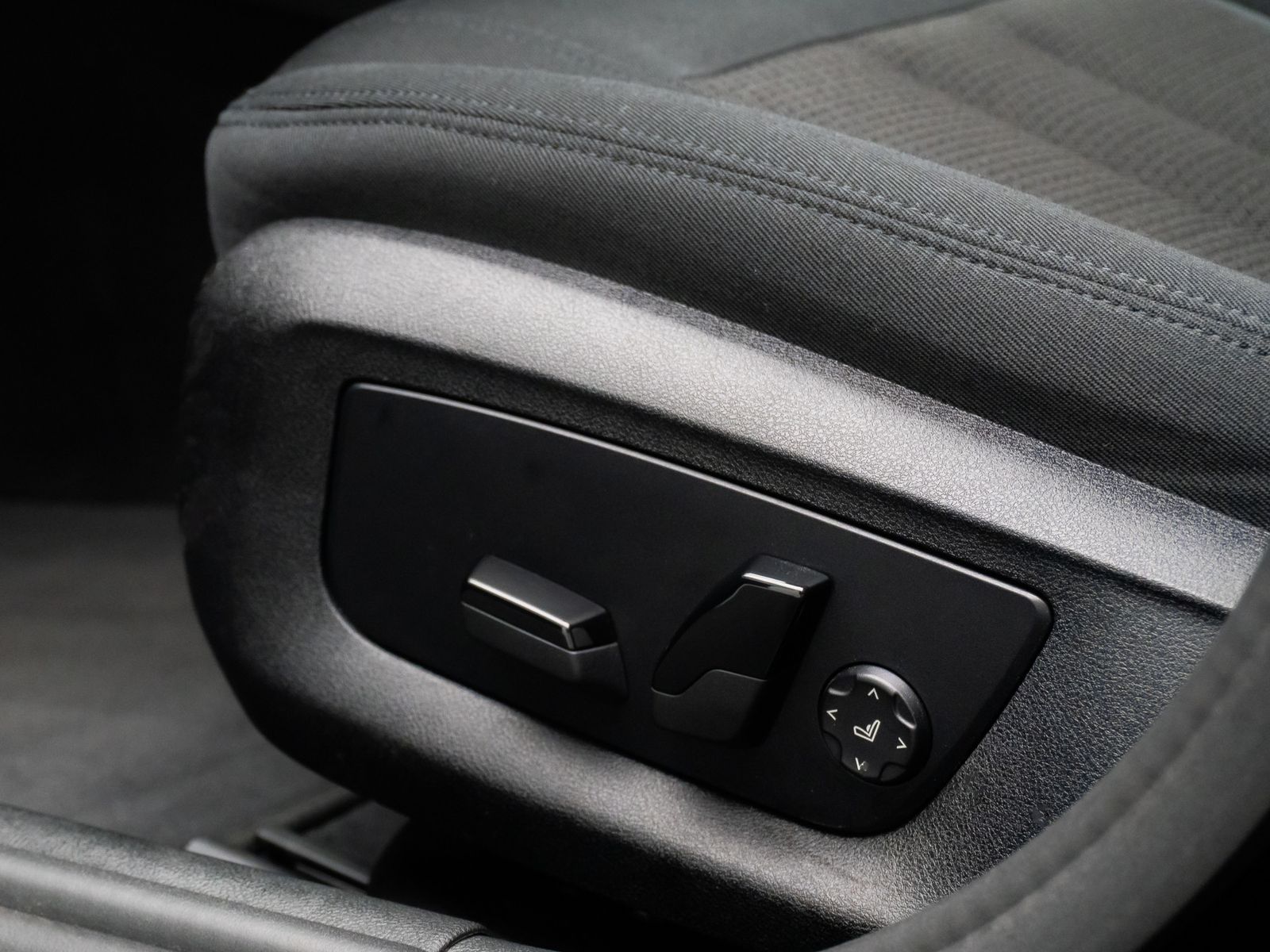 Fahrzeugabbildung BMW 520e Alarm Komfort PDC DAB GeschwindigReg 18Zoll