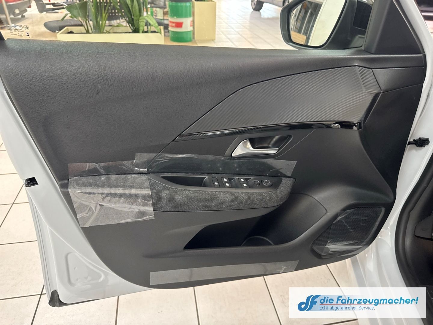 Fahrzeugabbildung Peugeot 208 Style LED Fahrerprofil DAB SHZ Keyless Start