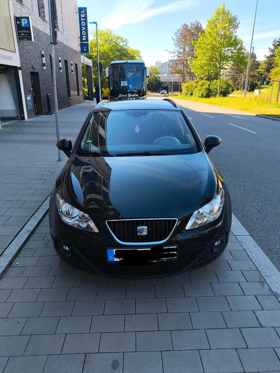 Seat Ibiza 2012 — rear view