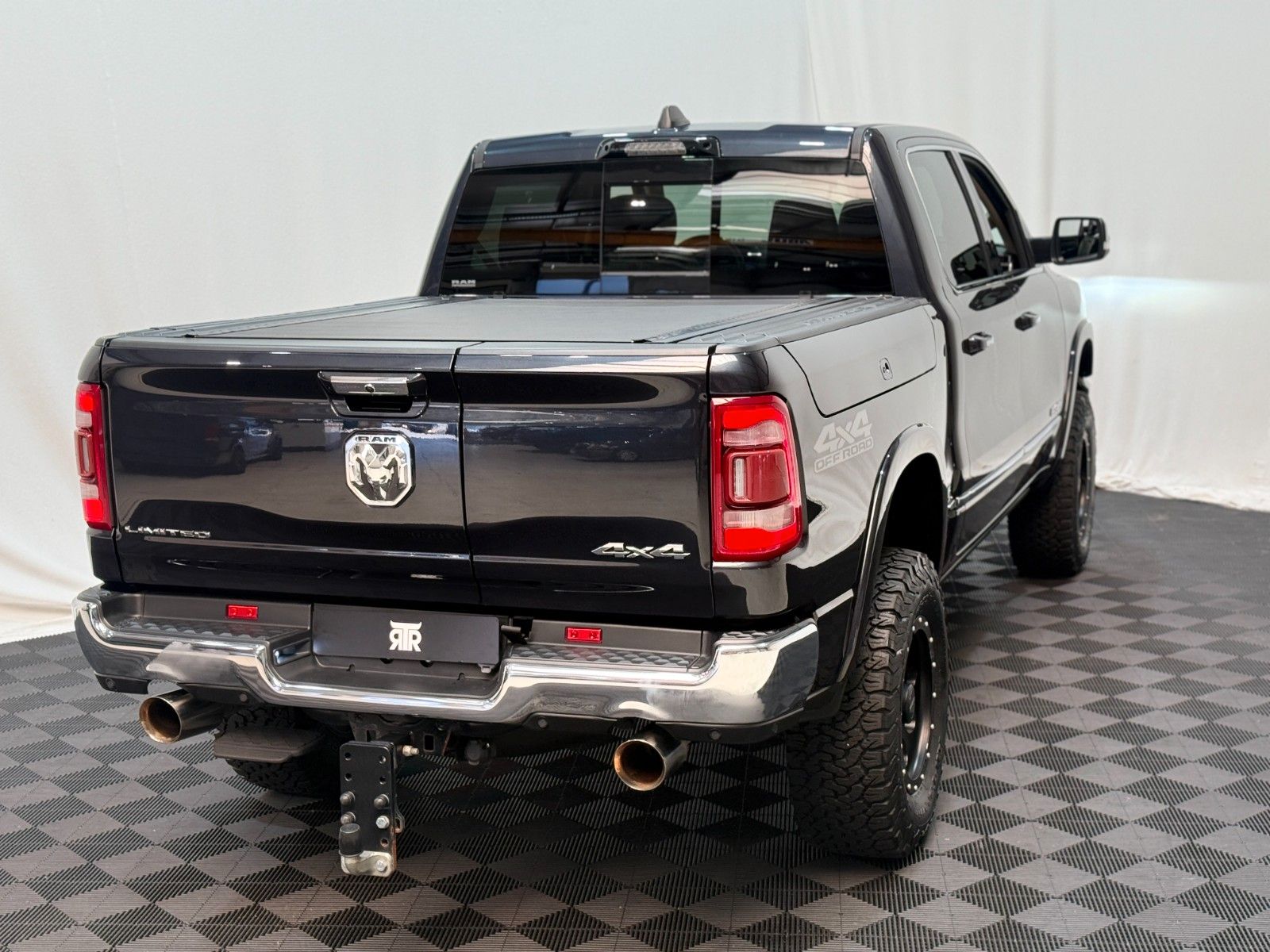 Fahrzeugabbildung Dodge Limited / CREW CAB / 4x4 / Harman Kardon / 360°