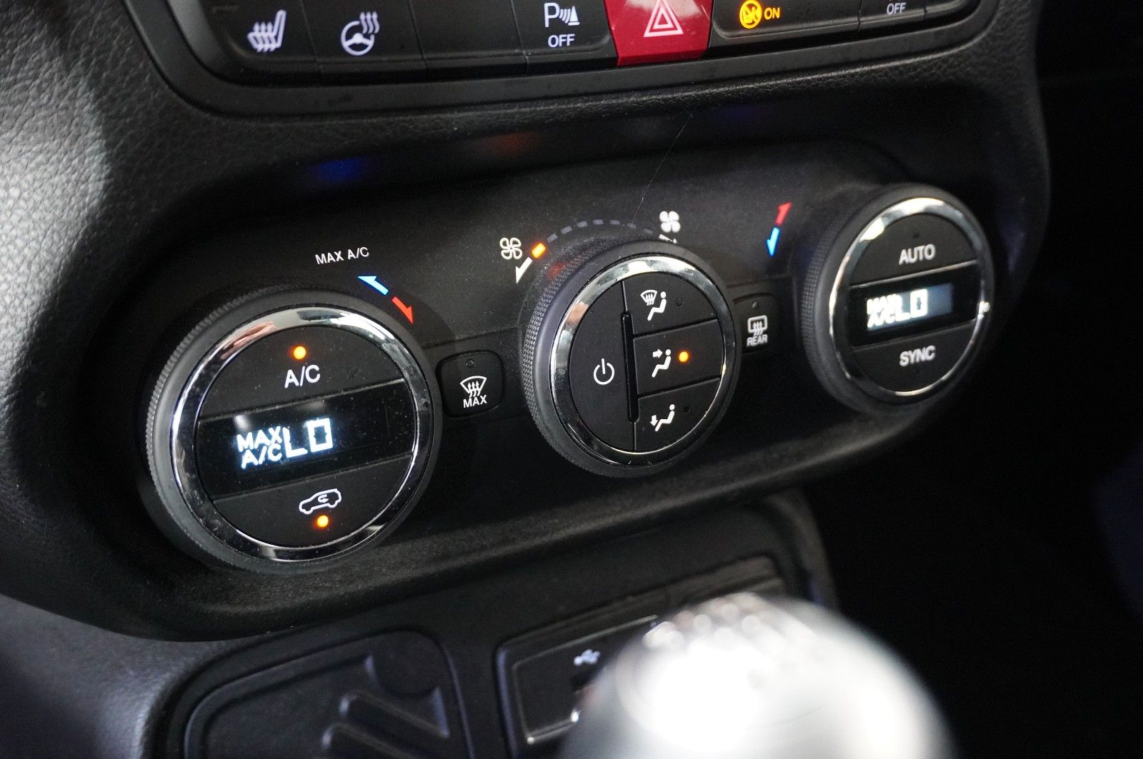 Fahrzeugabbildung Jeep Renegade 1.4T LIMITED KLIMA/SHZ/PDC/TEMP/AHK