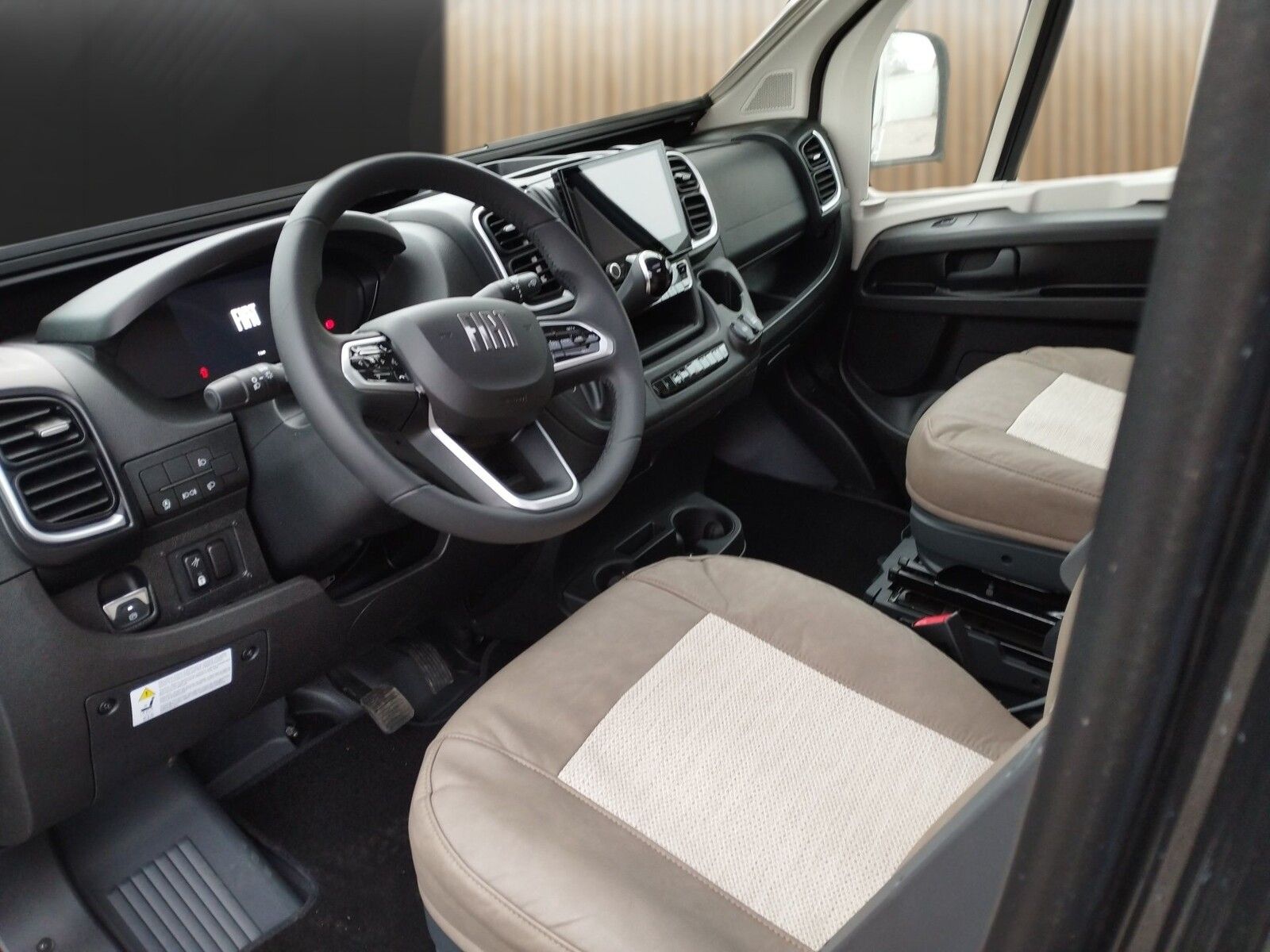 Fahrzeugabbildung Eura Mobil Profila T PT 695 EB Automatik,Sat,Solar