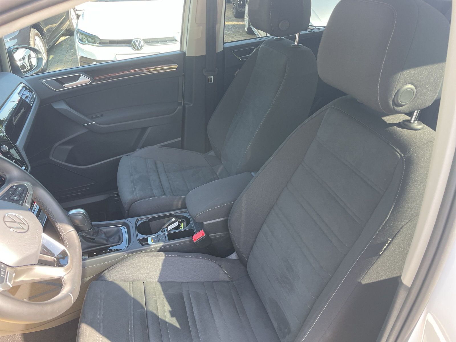 Touran R-Line TSi DSG Navi AZV beh. Frontsch.