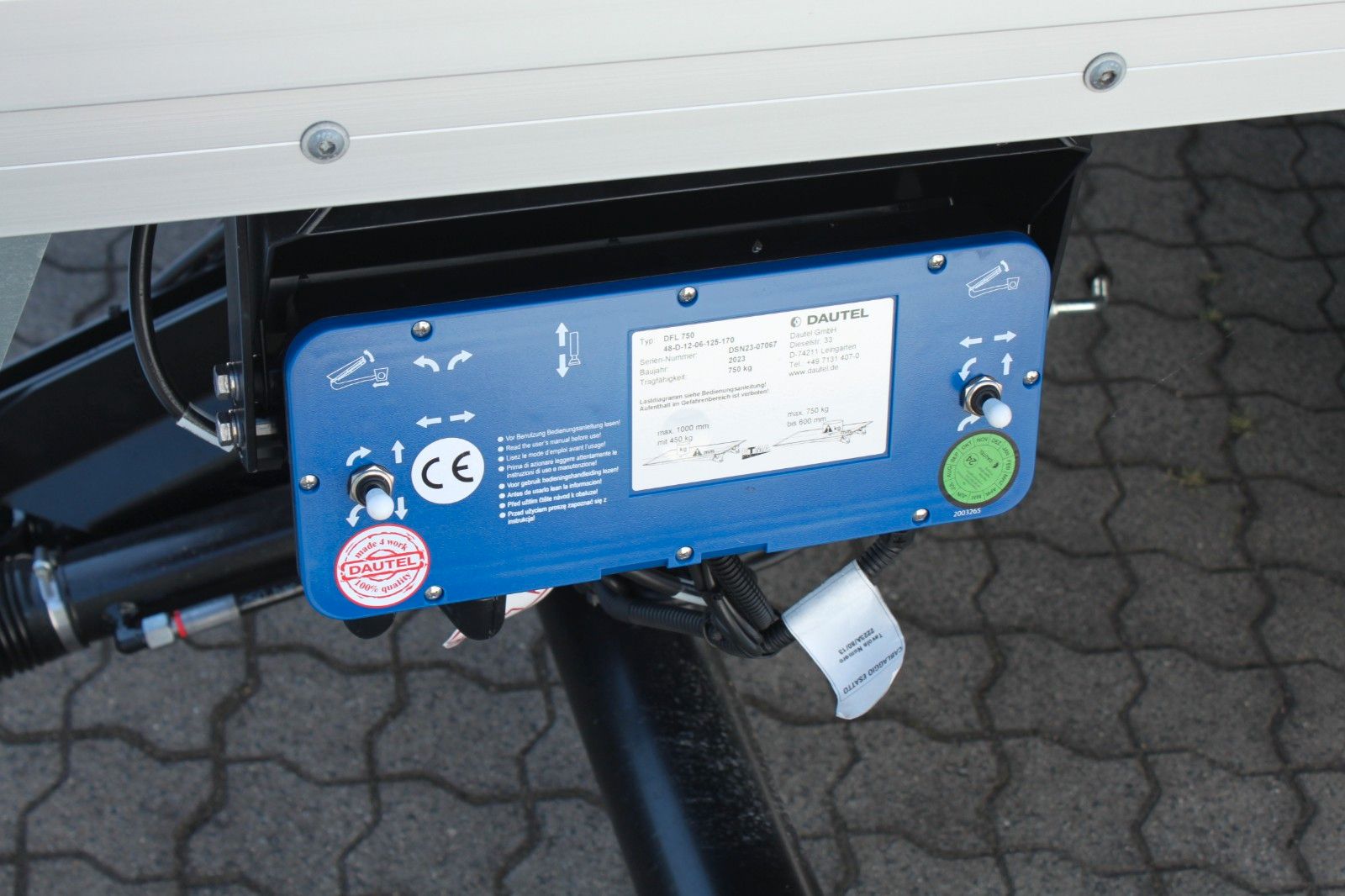 Fahrzeugabbildung Iveco Daily 35S14HEA8 Koffer Ladebordwand