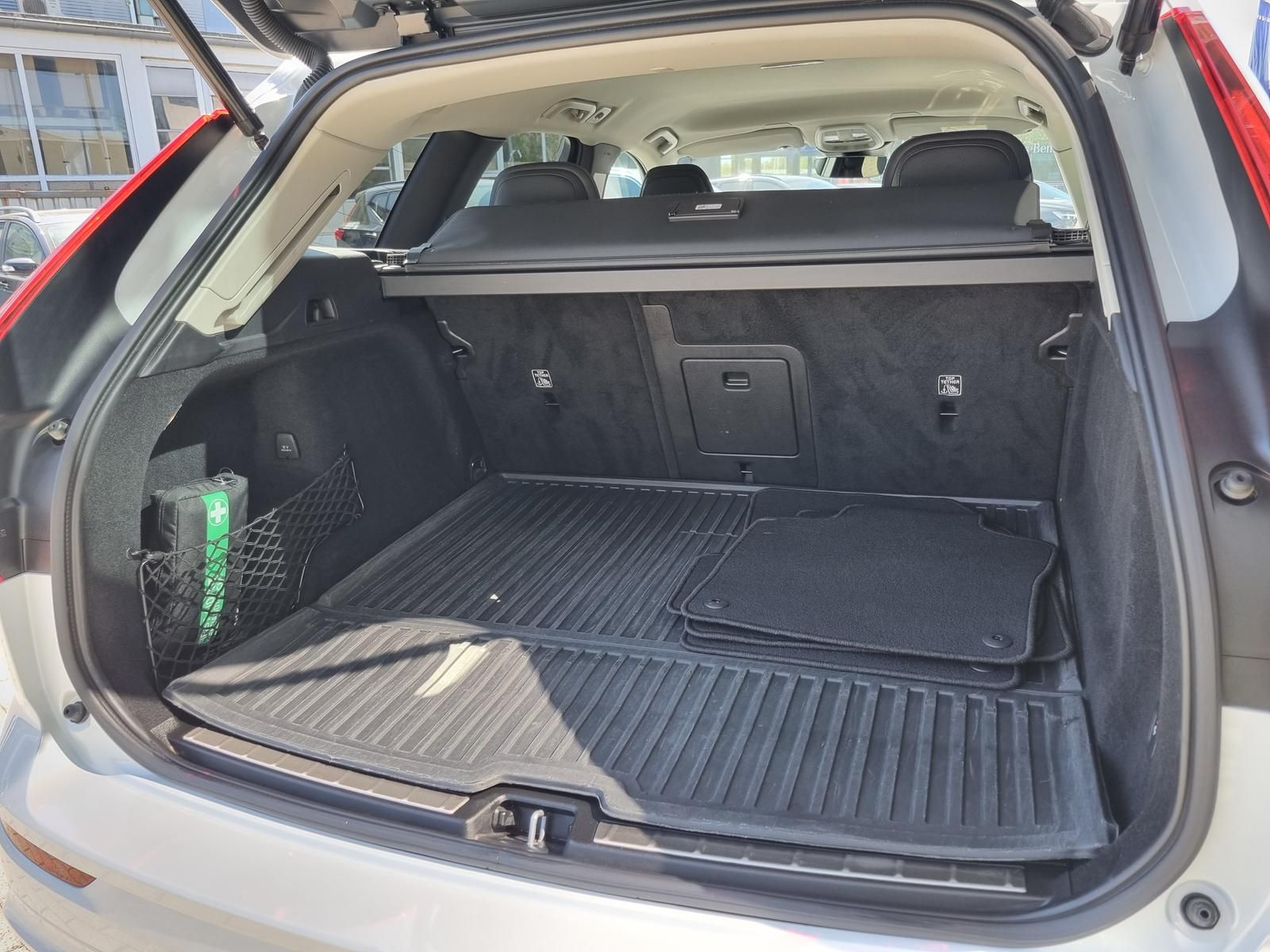 Fahrzeugabbildung Volvo XC60 B5 AWD Plus Dark 'ACC, AHK, CTA, BLIS'