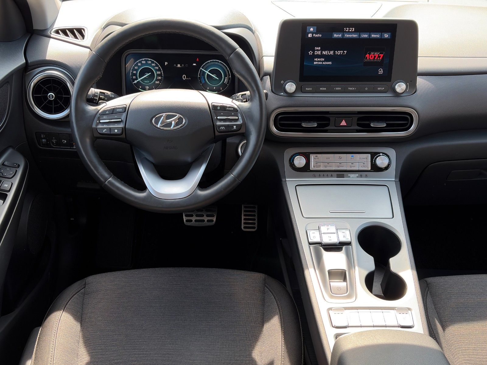 Fahrzeugabbildung Hyundai KONA E Select SHZ LHZ ACC Navi CarPlay PDC LKA