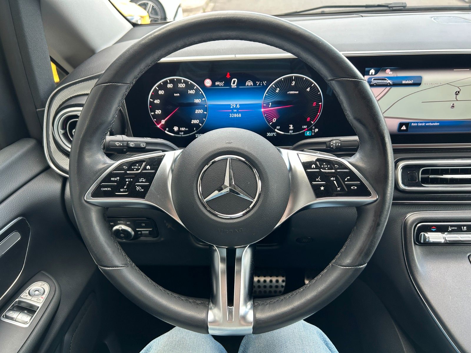 Fahrzeugabbildung Mercedes-Benz V 300 d STYLE DISTRONIC Stdheiz AHK2,5to 360