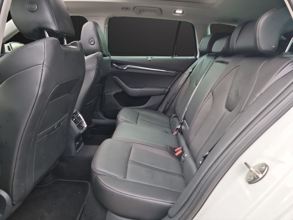 Skoda Octavia 2.0 TDI Style VOLL ! foto 11