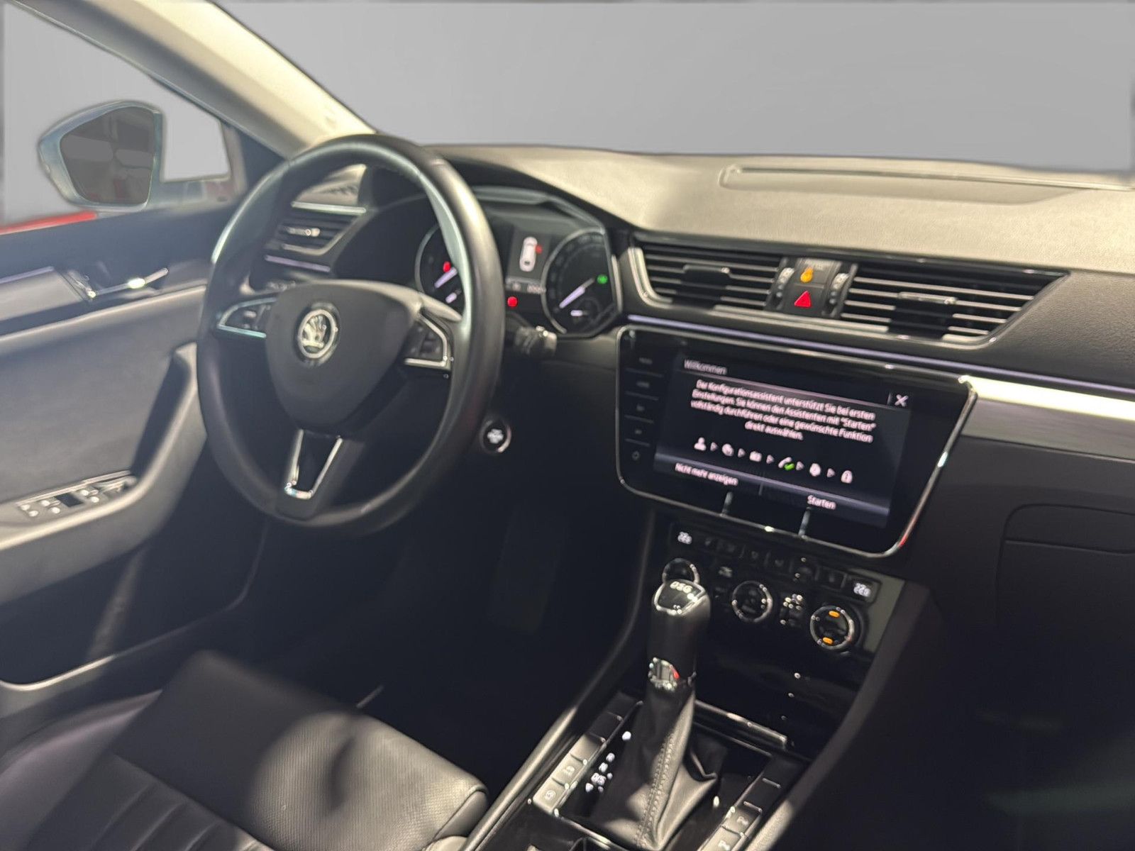 Fahrzeugabbildung SKODA Superb Combi Premium Edition/ AHK