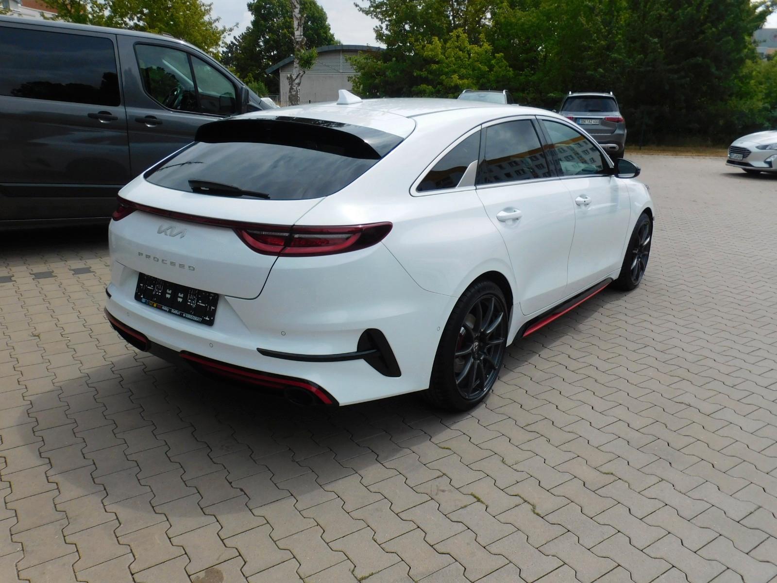 Kia ProCeed 1.6T-GDI DCT7 GT*LED*NAV*KAM*ACC