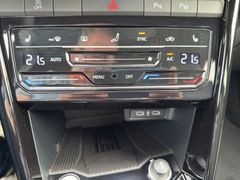 VW R-Line 4Motion 2.0TSI Black Style AHK Pano LED