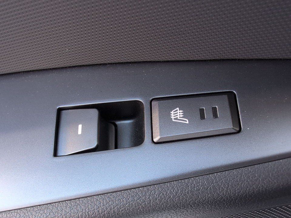 Fahrzeugabbildung Hyundai IONIQ FL HEV PREMIUM GARANTIE NAVI+CARPLAY+4xSHZ