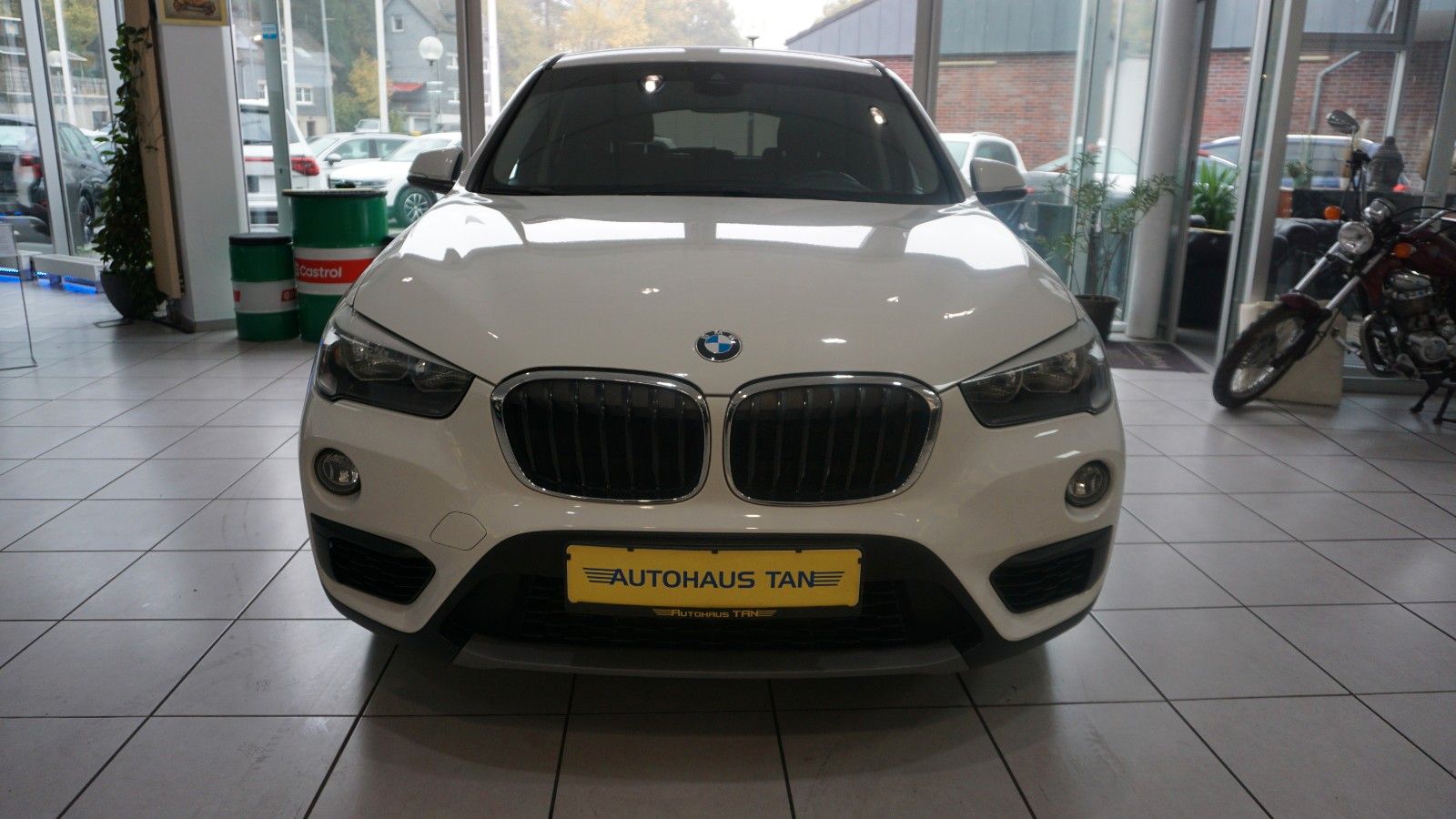 Fahrzeugabbildung BMW X1 sDrive 18 i *NAVIGATION*Elektr.Heckklappe*