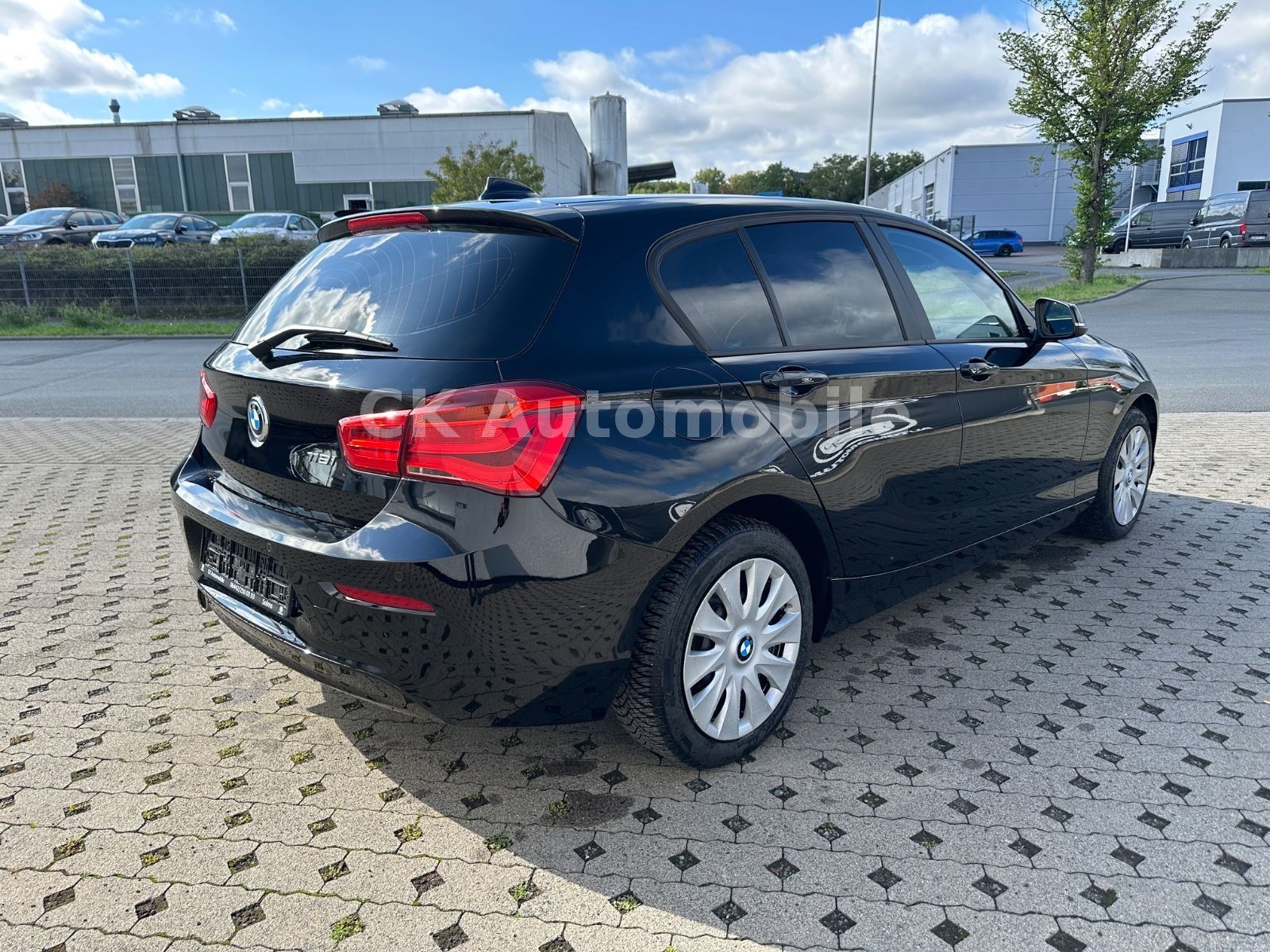 Fahrzeugabbildung BMW 118i Lim. 5-trg. /Klimaautomatik/SHZ/PDC