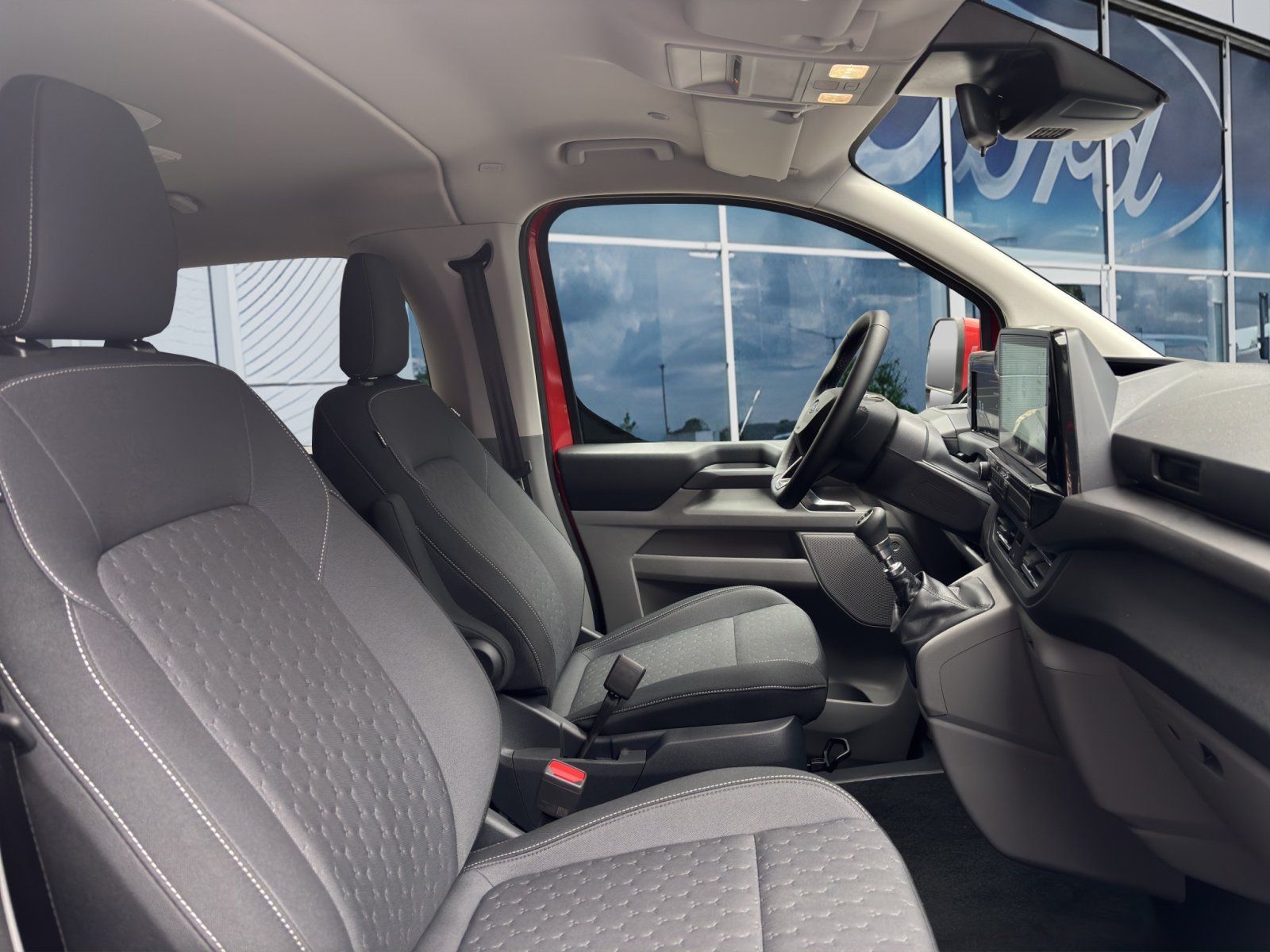 Fahrzeugabbildung Ford Tourneo Custom 2.0 Ecoblue 320 L1 Tourneo Titani