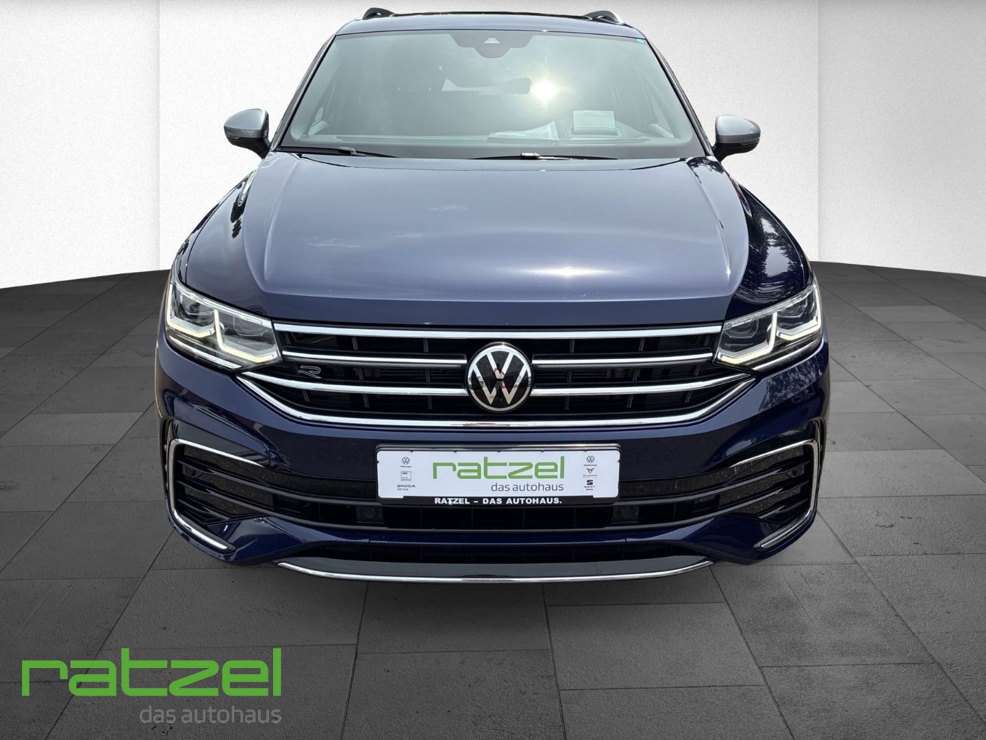 Fahrzeugabbildung Volkswagen Tiguan Allspace 4Motion R-Line DSG HUD Pano RFK