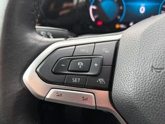 Fahrzeugabbildung Volkswagen Golf VIII Variant Life Navi Sitzh LED ACC AHK