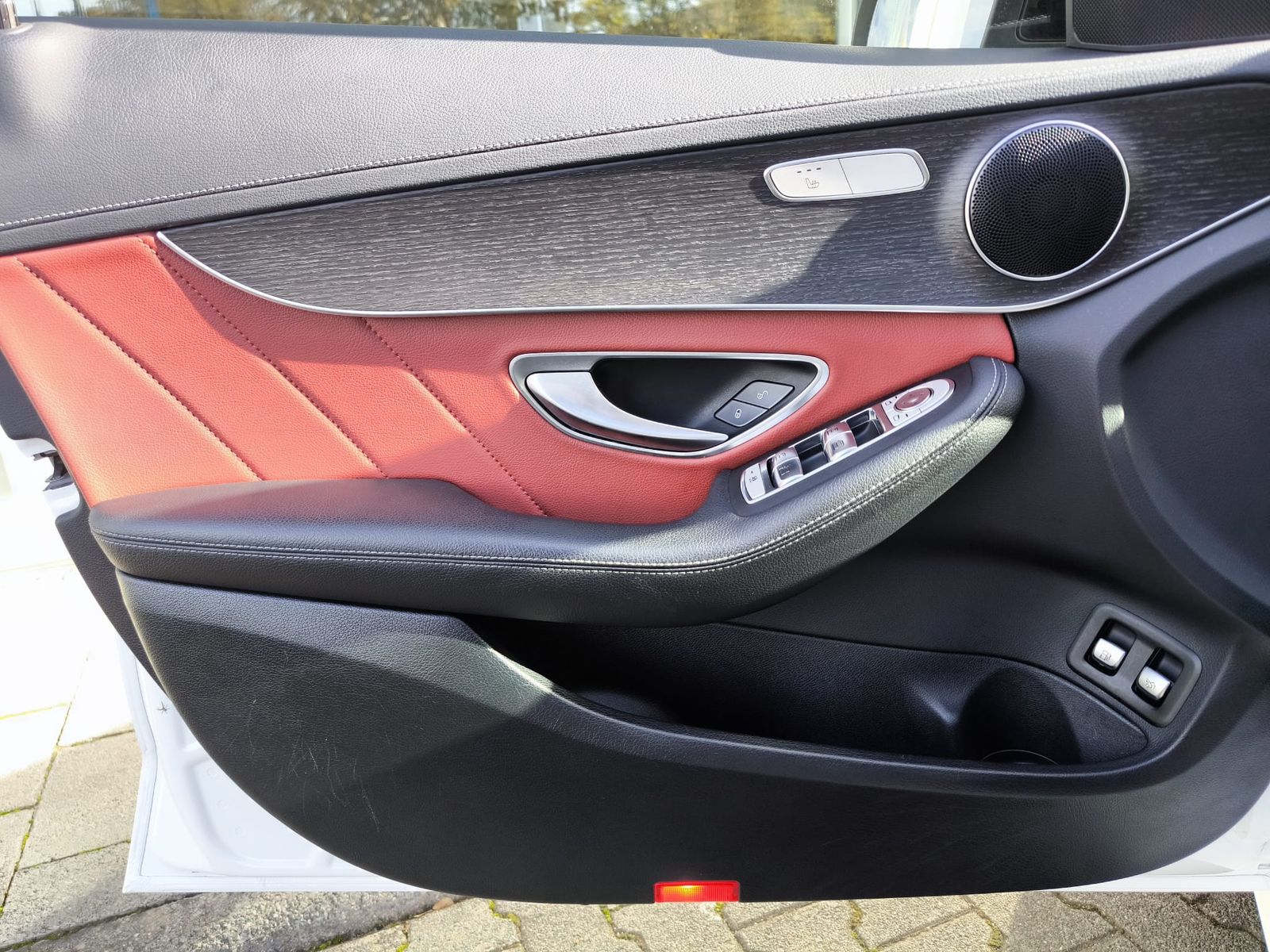 Fahrzeugabbildung Mercedes-Benz C 300e 9G 2X AMG Line >PANOR+NIGHT+NAVI+LED+SHZ+