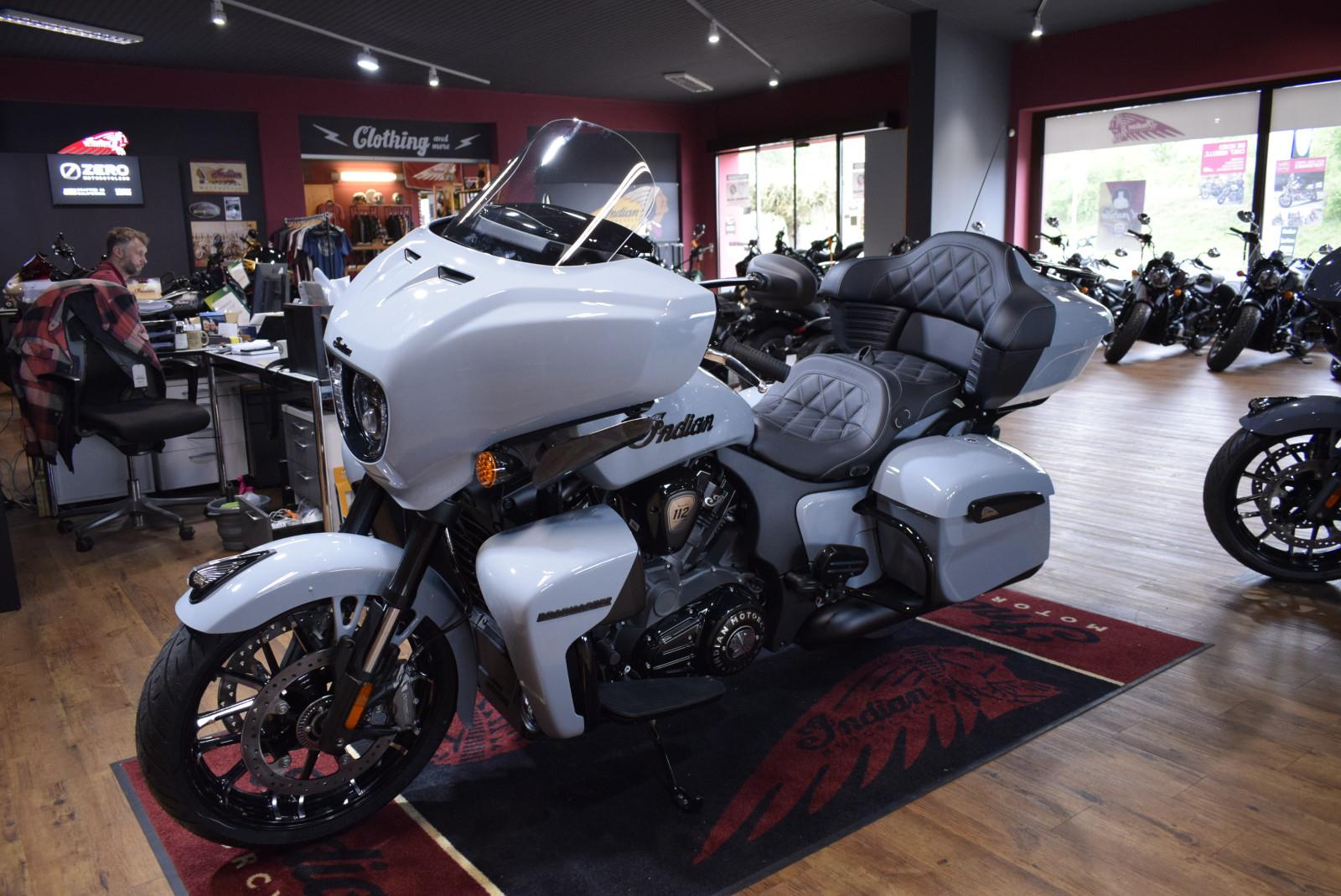 Indian Roadmaster Powerplus 112  Dark Horse StormGrey
