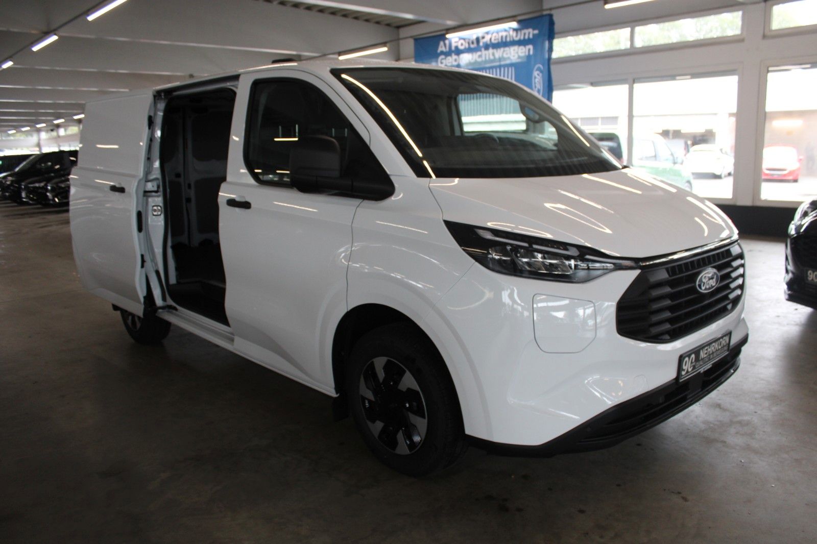 Fahrzeugabbildung Ford Transit Custom TREND PHEV L1 LED NAVI Technolog