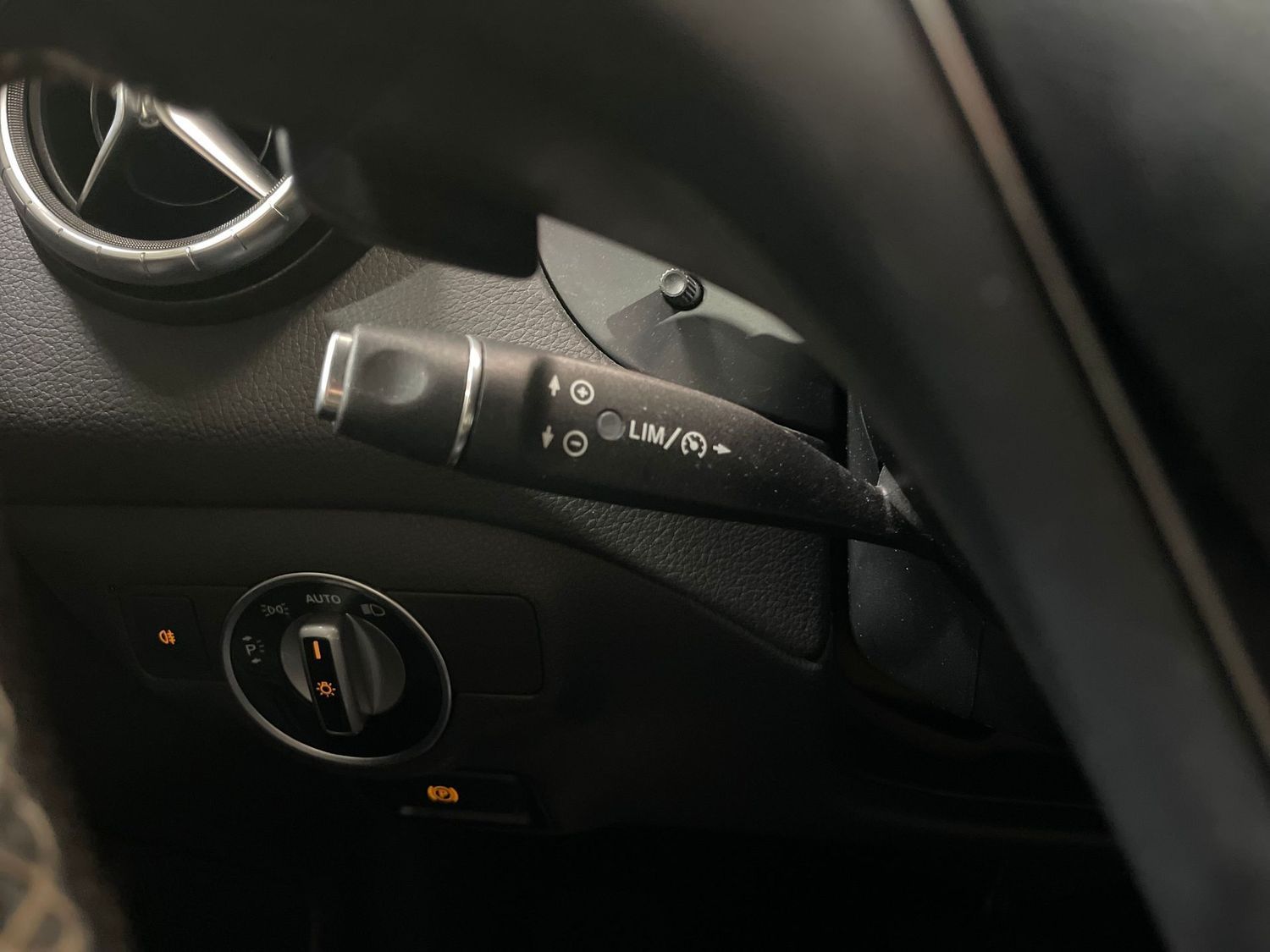 Fahrzeugabbildung Mercedes-Benz CLA 180 Urban#LED#Leder#Kamera#Tempomat#AHK