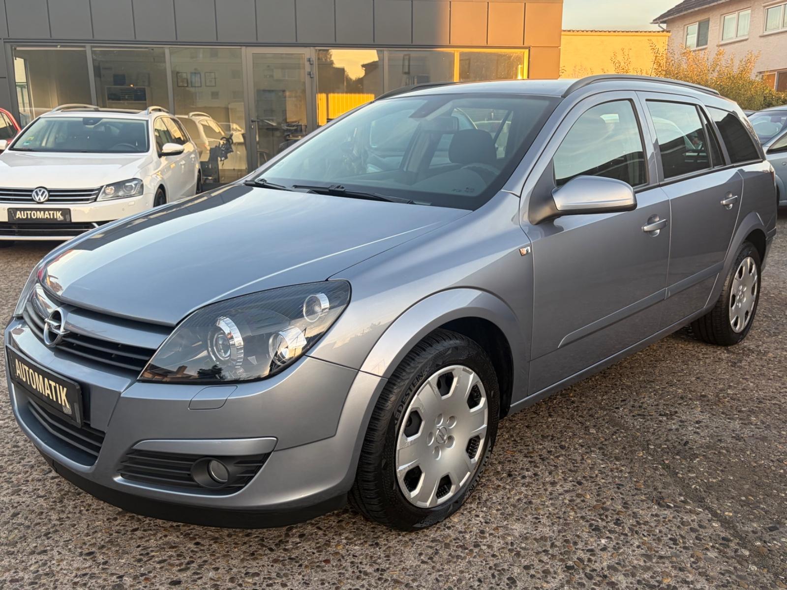 Opel Astra 2004 — rear view