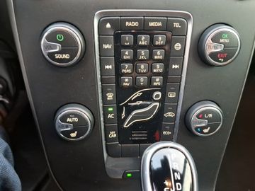 Volvo V40 Momentum D3 Kam.+KeyLess+LED+Navi+SHZ+LM+PDC
