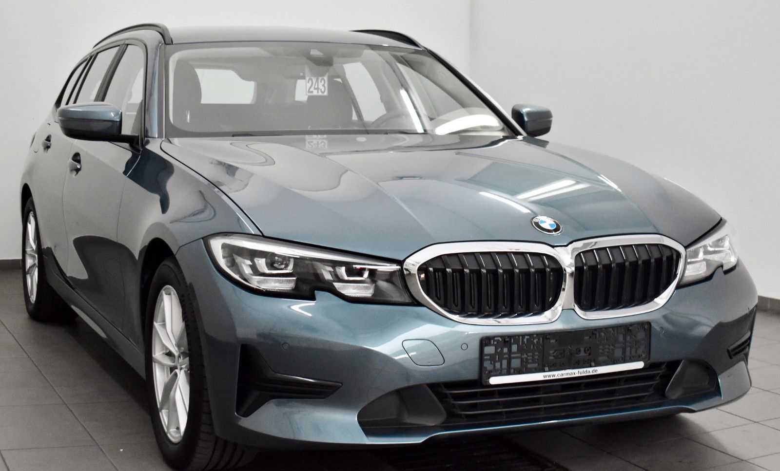 Fahrzeugabbildung BMW 330iA Touring T.Leder,Navi,LED,SH,AHK,Live Cock+