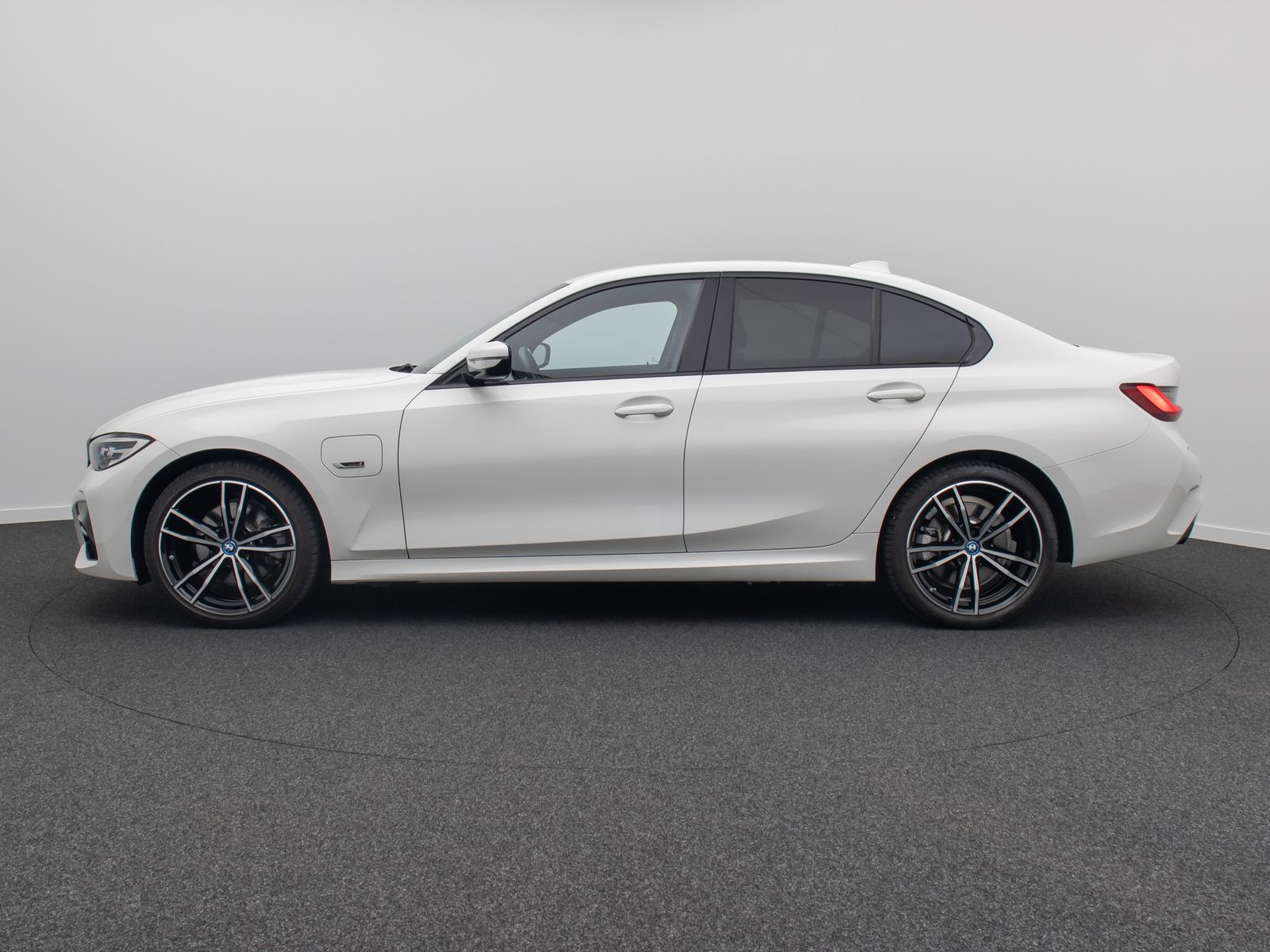 Fahrzeugabbildung BMW 320e M Sport Alarm DAB LED GeschwindigReg 19Zoll