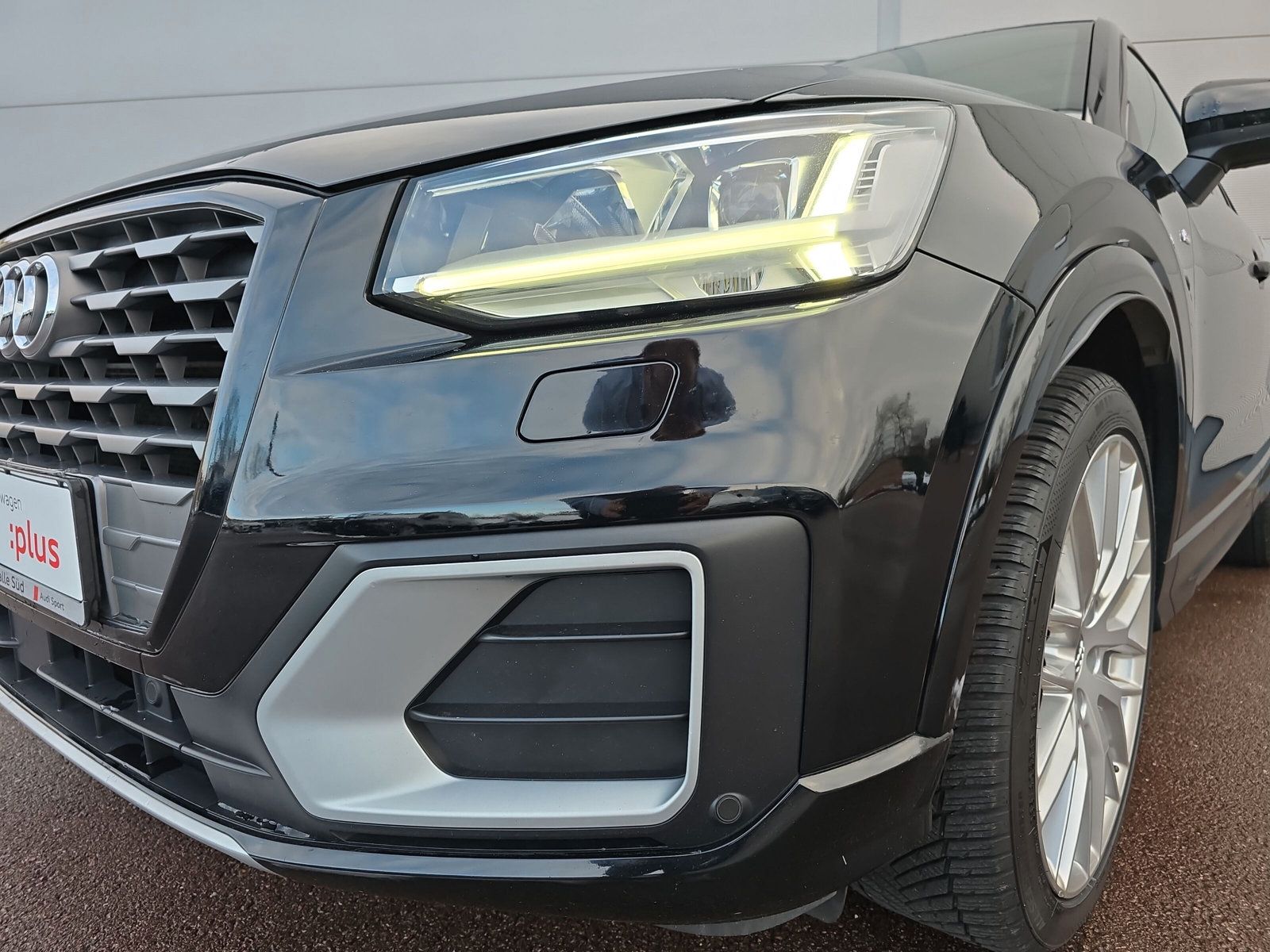 Fahrzeugabbildung Audi Q2 35 TFSI S line LED PANO STANDHZG LM19