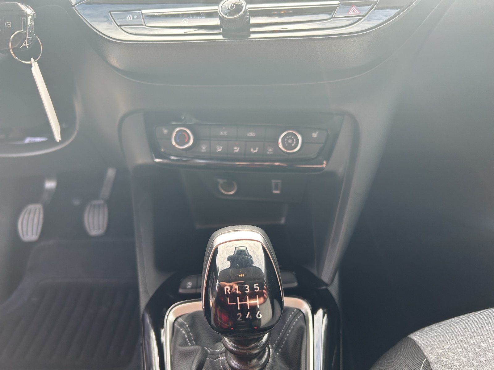 Fahrzeugabbildung Opel Corsa Edition 1,2 LED/KAMERA/SHZ/GRA/LANE/