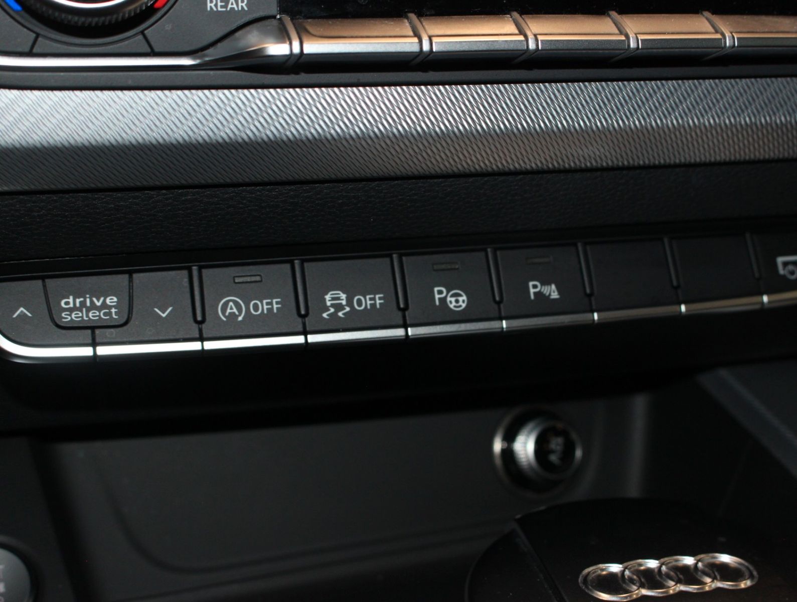 Fahrzeugabbildung Audi A4 Limousine design ultra 1. Hand*HUD*ACC*TOP