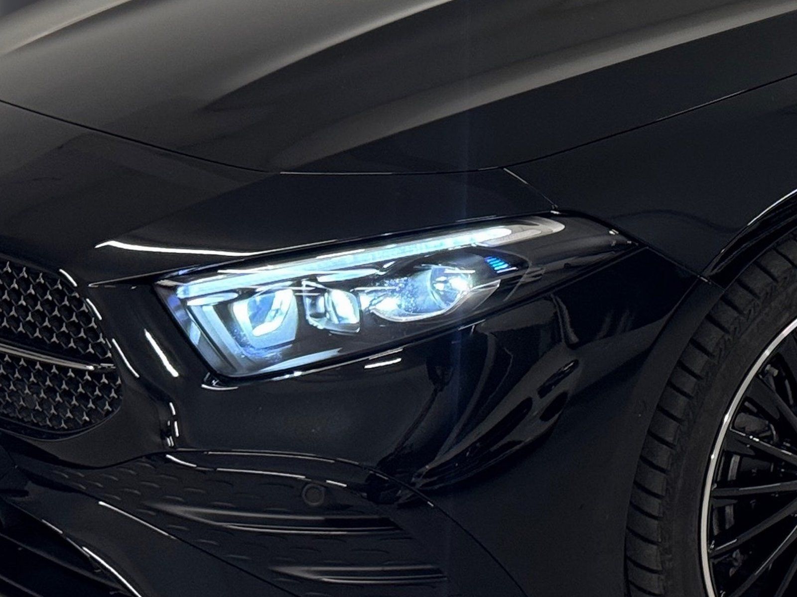 Fahrzeugabbildung Mercedes-Benz A 250 e AMG Special*Pano*HUD*360°*11kW*AHK*Mbeam