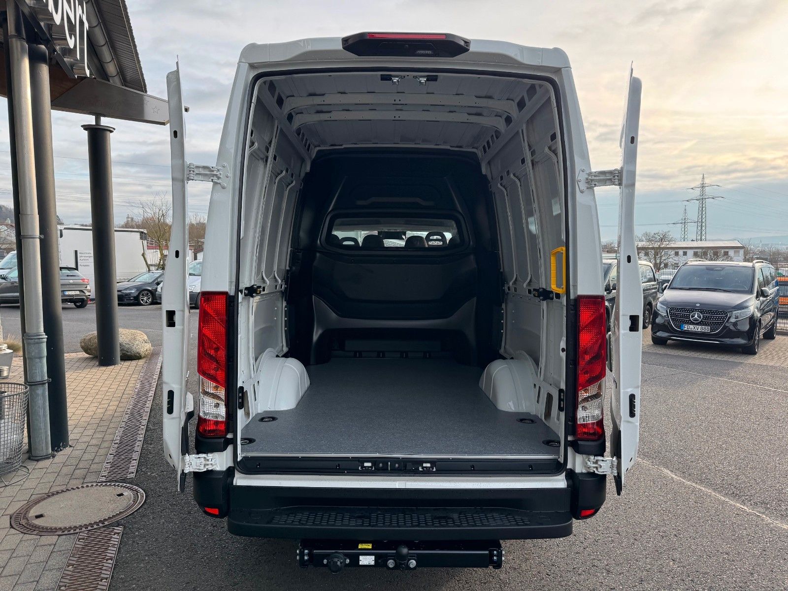 Fahrzeugabbildung Iveco Daily 35S16 A8 *DoKa*Automatik*AHK*R3.520mm*