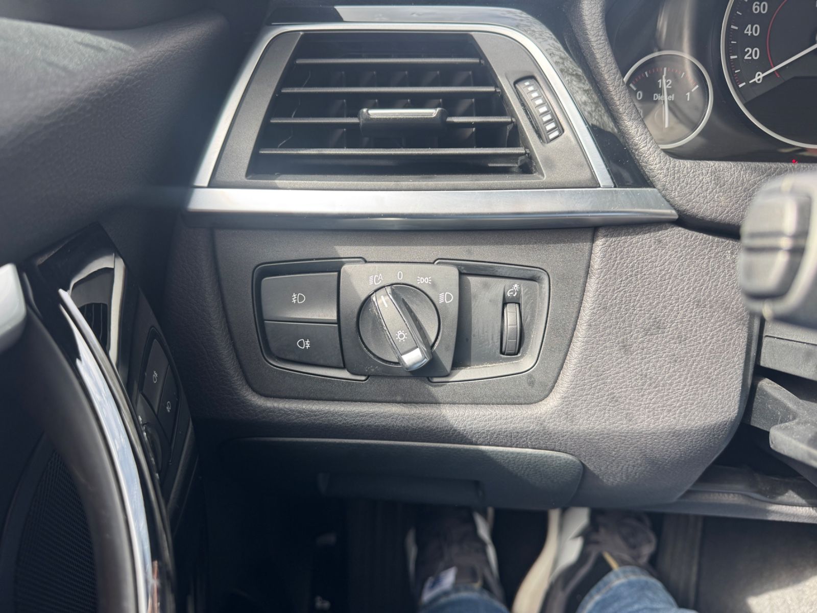 Fahrzeugabbildung BMW 330 xDrive Sport Line Panorama+HUD+erst 37500km