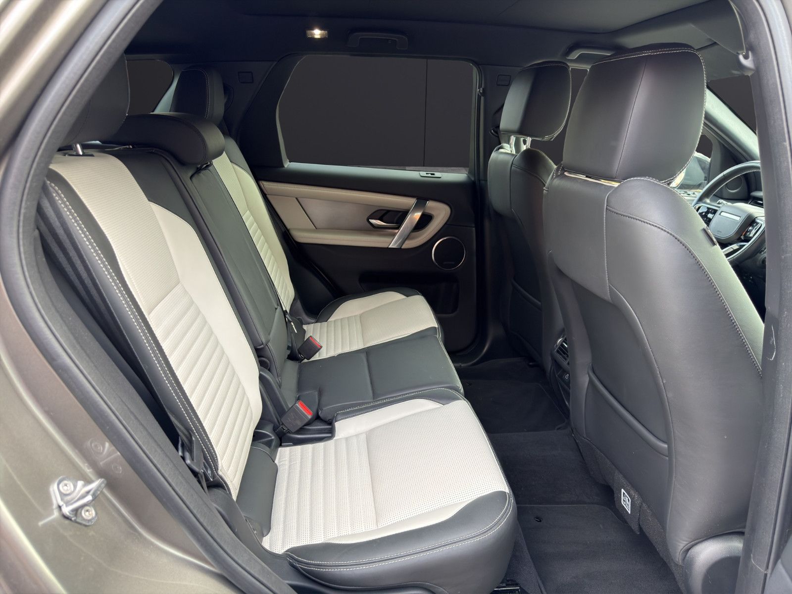 Fahrzeugabbildung Land Rover Discovery Sport P300e HSE/Pano/Leder/Kamera/Shz