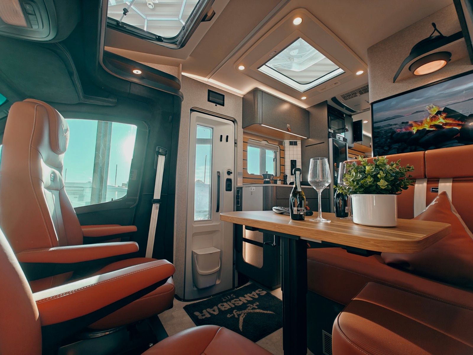 Fahrzeugabbildung HYMER / ERIBA / HYMERCAR ML - T 580 4x4² RSX - SANSIBAR® LTD. PTS PANTONE