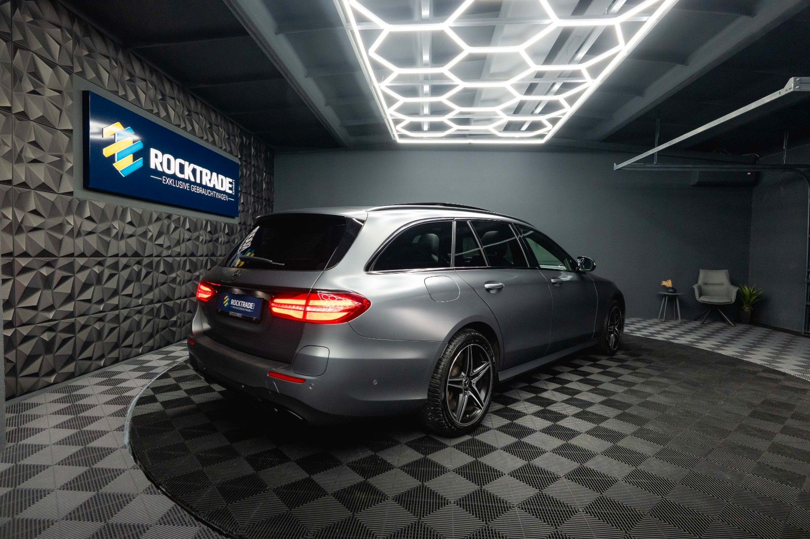 Fahrzeugabbildung Mercedes-Benz E 300de AMG Night-Paket Designo *Pano*ACC*LED*