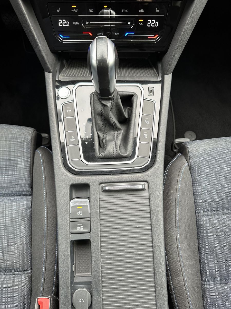 Fahrzeugabbildung Volkswagen Passat Variant 1.4 TSI GTE NAV+LED+AHK+360°+ACC