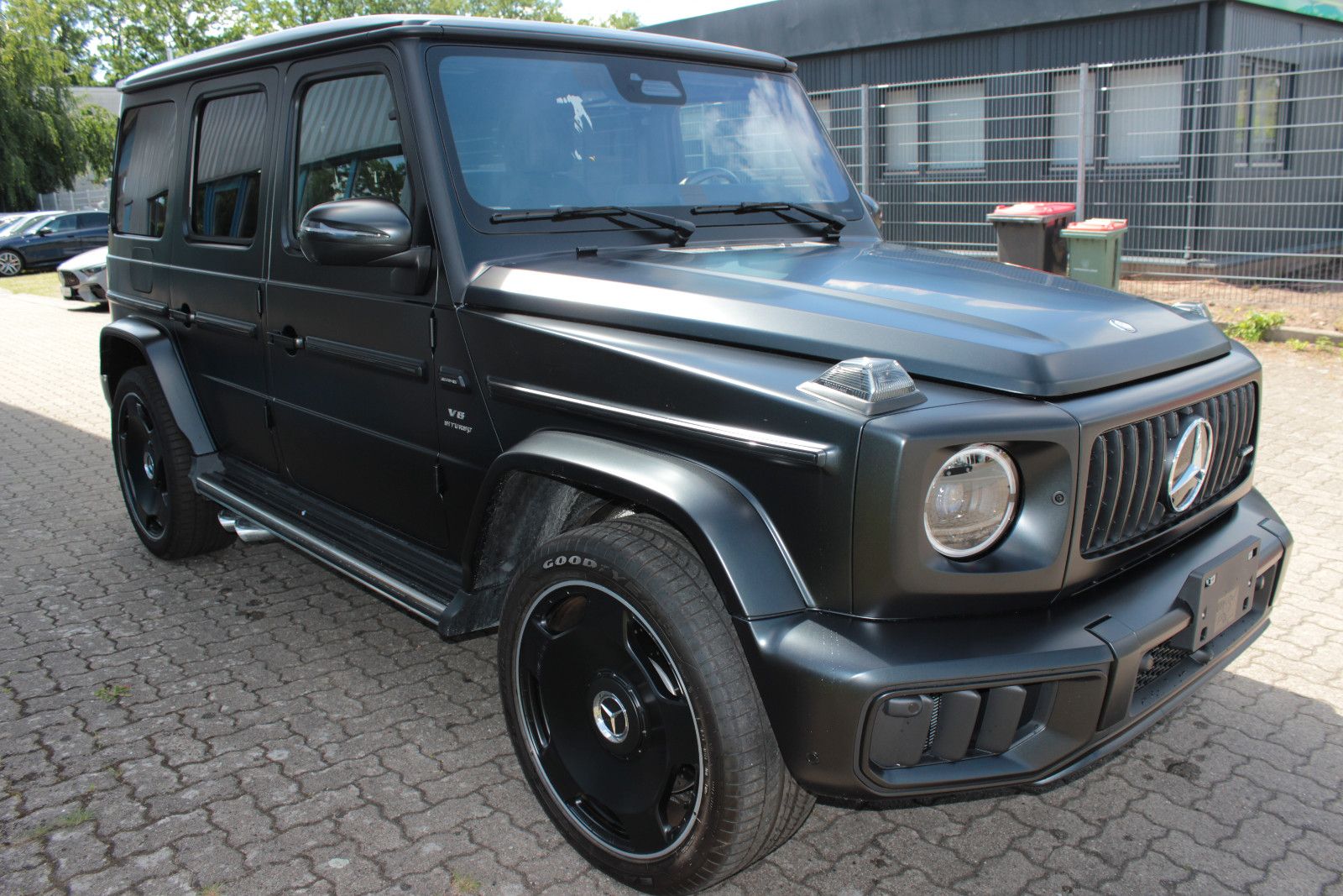 Fahrzeugabbildung Mercedes-Benz G 63 AMG *MY26* *A22* *SUPERIOR* *CARBON*