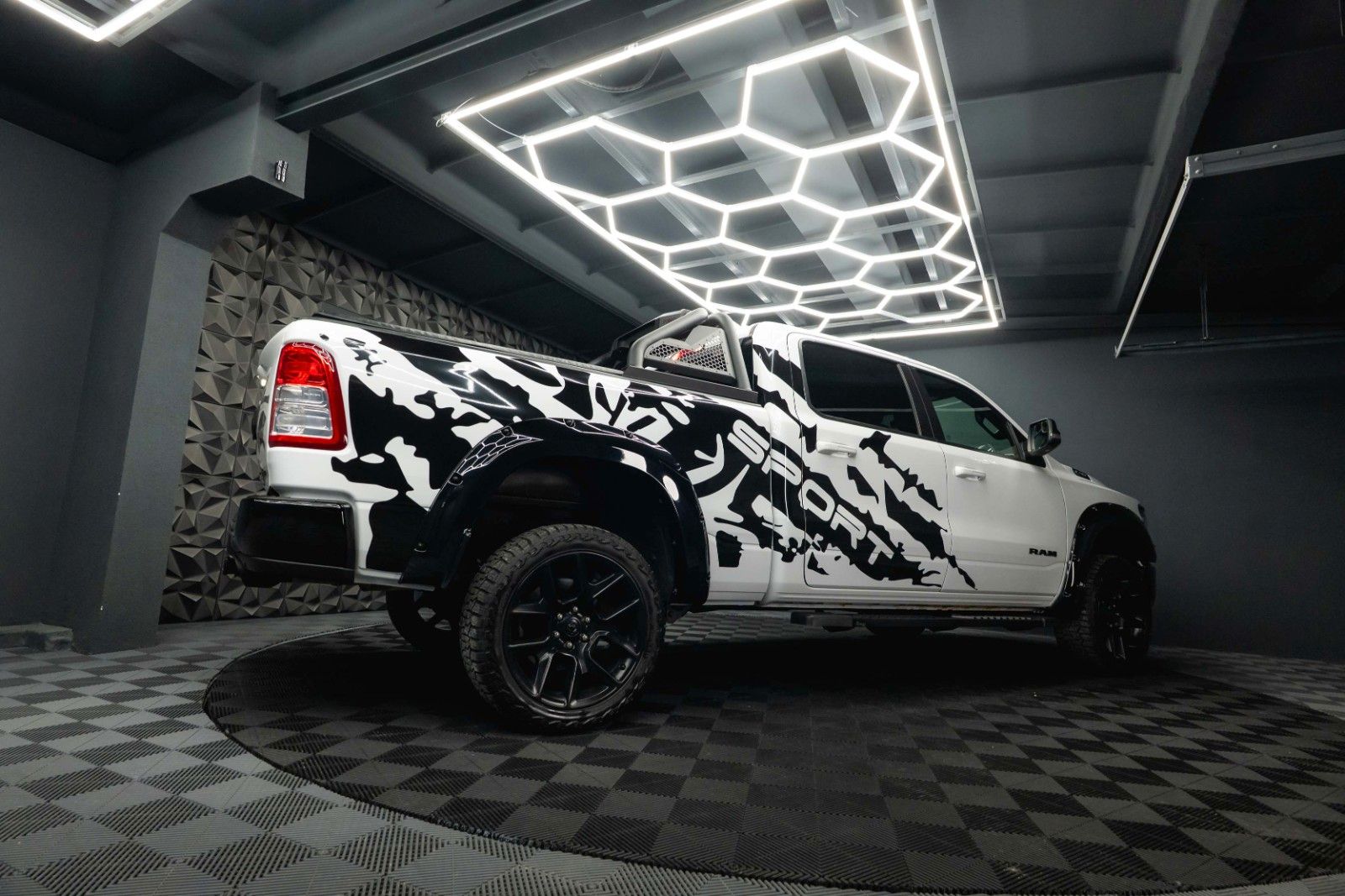 Fahrzeugabbildung Dodge RAM 5.7 V8 HEMI 4x4 OFFROAD LONGBED AXLE LOCK