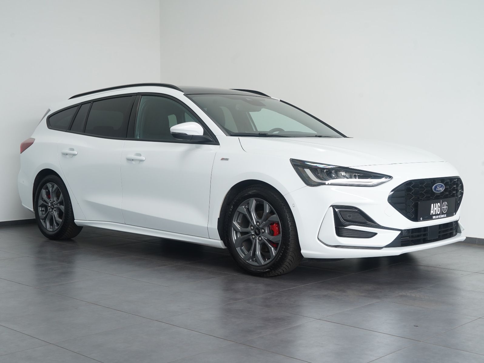 Fahrzeugabbildung Ford Focus Turnier ST-Line X 1.0 EcoBoost PANO