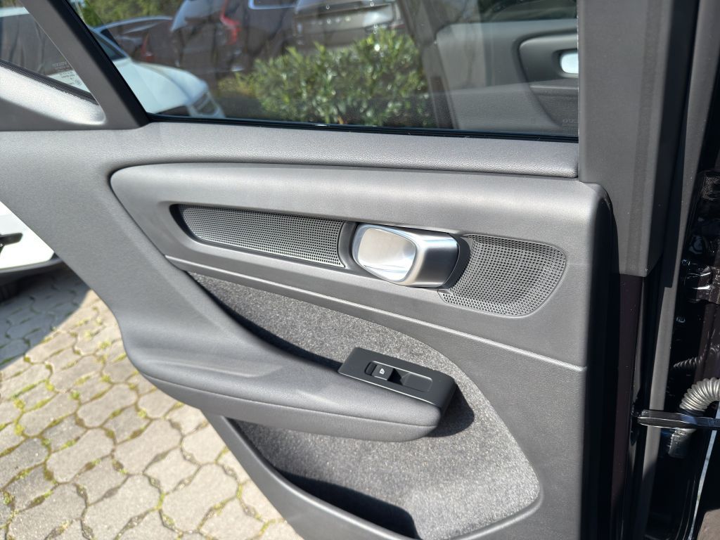 Fahrzeugabbildung Volvo XC40 B4 B DKG Ultra Black Edition+SOFORT