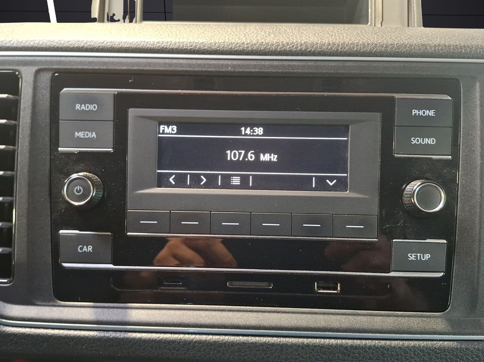 Fahrzeugabbildung Volkswagen Crafter Kombi 35 MR DSG 4Mo.8-Si Rollstuhlrampe